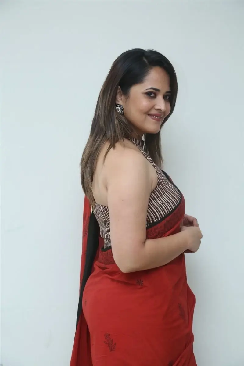 Hyderabad Girl Anasuya Bharadwaj in Red Saree at Movie Press Meet